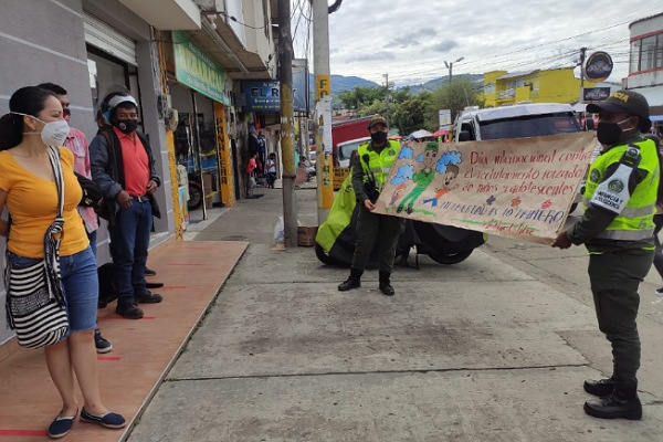 Policía_actividades_de_prevención_y_control_frente_al_COVID_19