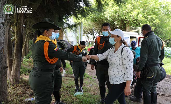 Carabineros acompañando, a la comunidad 