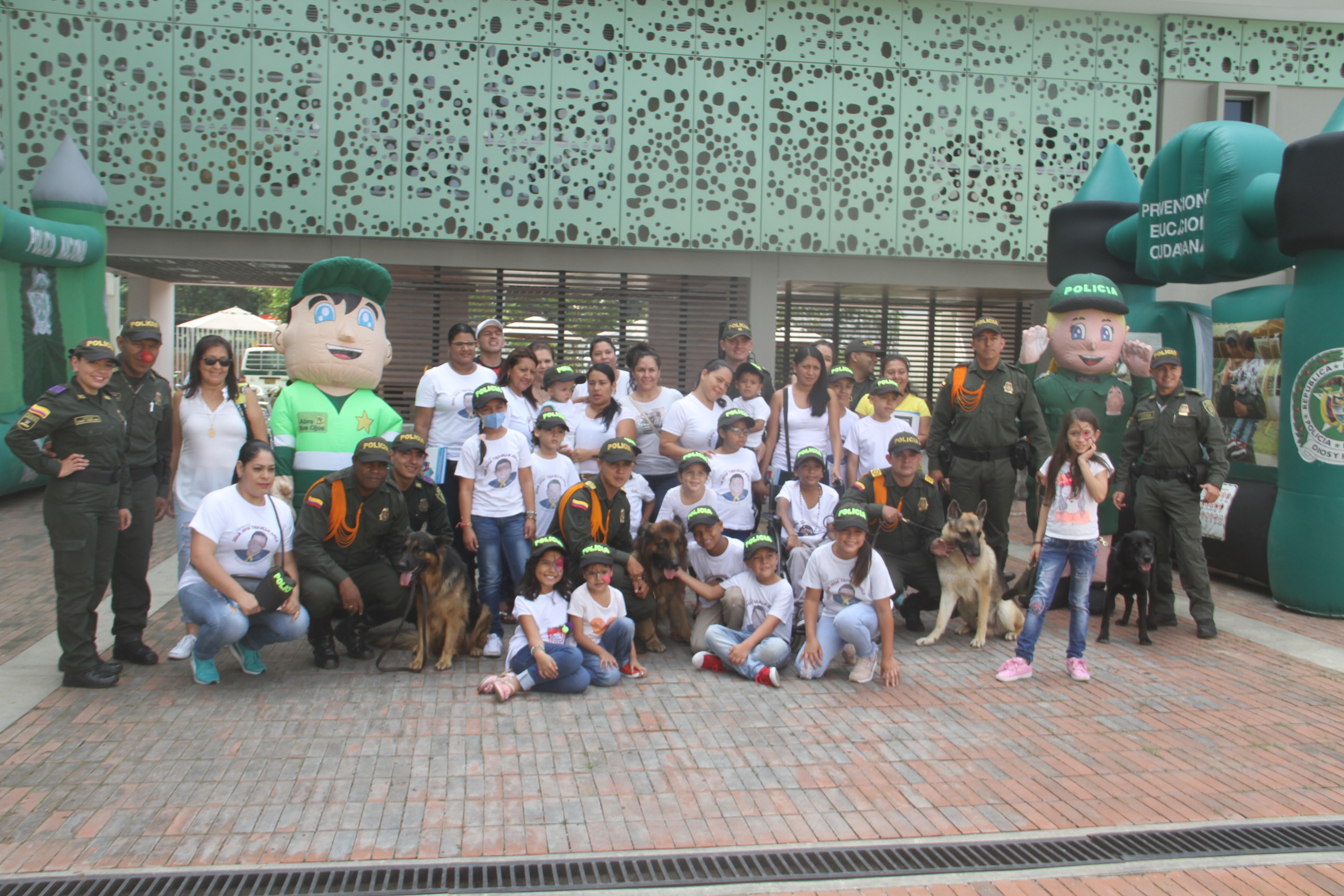 Felicidad-para-niños-en-Yumbo