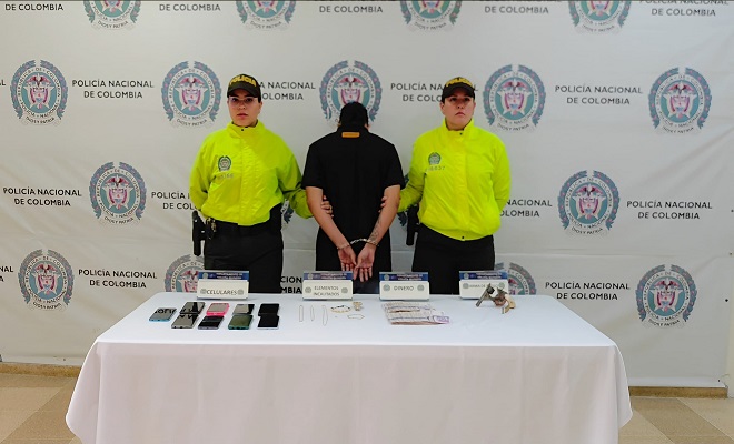 Un capturado, 15 personas individualizadas, incautación de un arma de fuego y varios elementos de oro, en diligencias de allanamiento en Armenia