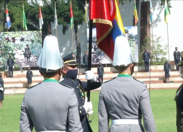 Entrega bandera cuero 113  oficiales