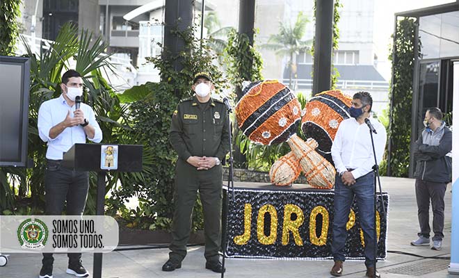 autoridades en el lanzamiento del plan navidad