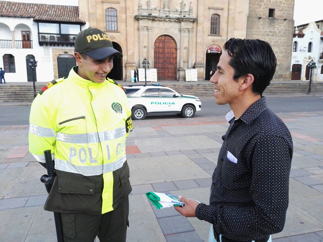 uniformado-entrega-dinero-extraviado
