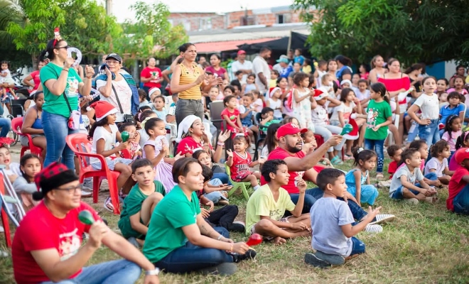 la Policía Nacional ha asumido el noble desafío de llevar la Navidad hasta los corazones más lejanos