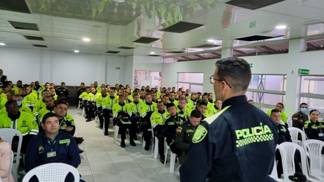 Socialización de los estándares mínimos profesionales a la Escuela Metropolitana de Bogotá