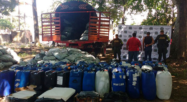 En controles de-la Policía Nacional-cae cargamento de insumos para el procesamiento de narcóticos