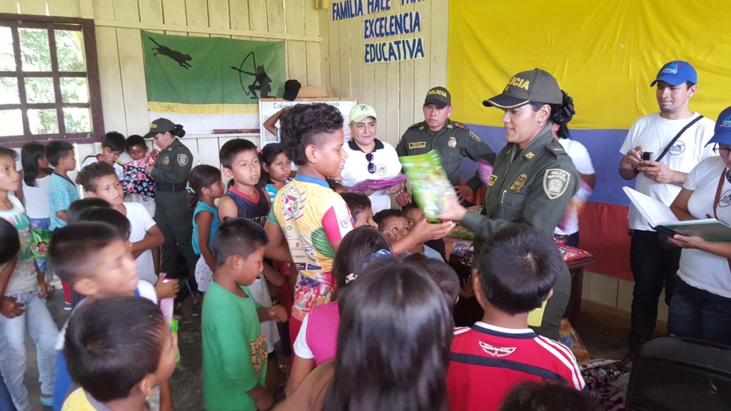 Fundación casa de la mujer y la familia articula su trabajo con la policía en beneficio de la niñez 