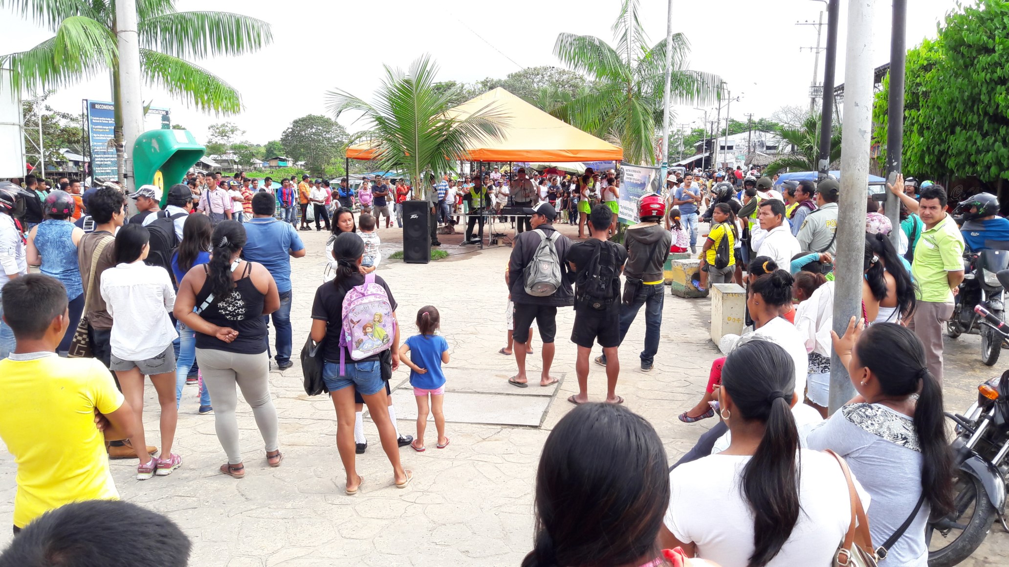 Con representaciones sociales y eventos artísticos se orienta a viajeros en medidas de seguridad