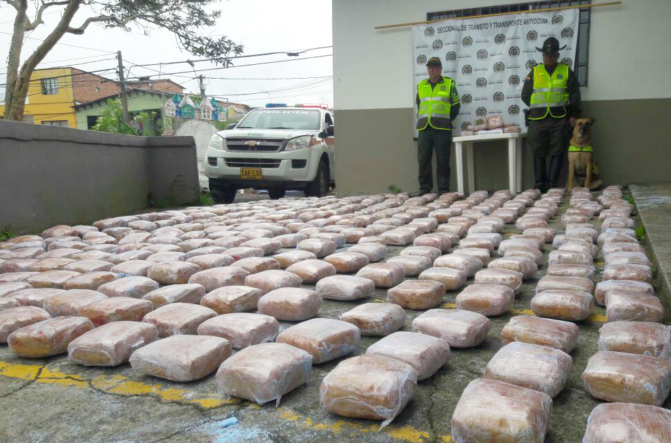 Policía-se-incauta-de-400-kg-de-marihuana-que-irían-hacia-cartagena-2