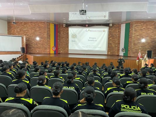 capacitaci&oacute;n de prevenci&oacute;n y contextualizaci&oacute;n de la problem&aacute;tica fue liderada por la escuela de antidrogas