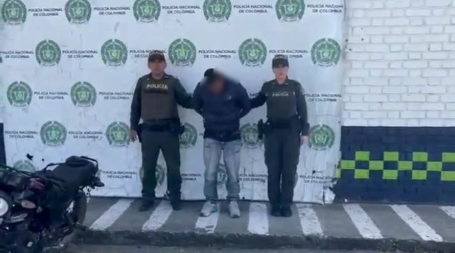 gracias al llamado de la ciudadania se pudo dar captura a este delincuente cometiendo hurto