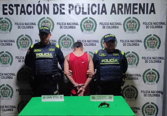 Capturado y arma de fuego dejados a disposición de autoridad competente