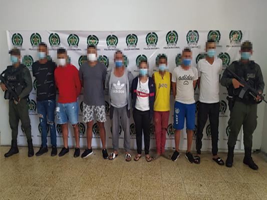 Estas personas fueron puestas a disposición por los delitos de concierto para delinquir agravado, extorsión agravada y hurto.