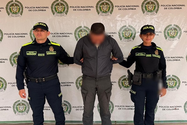 Dos Polic&iacute;as y un capturado por acceso carnal violento