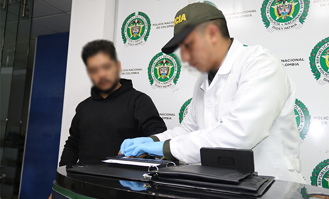 Un tatuaje, una vida de lujos y excentricidades llamó la atención de las autoridades en Guayaquil.