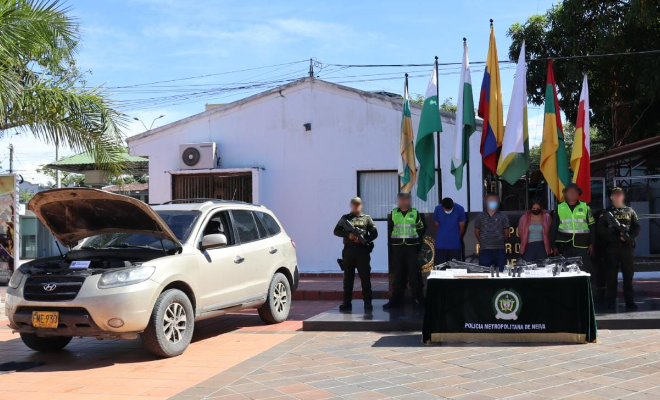 Tres personas capturadas y vehículo incautado