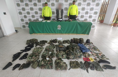 Usaba prendas de uso privativo de las fuerzas militares 