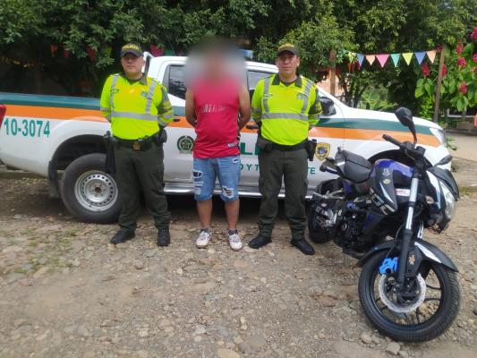 Captura e incautación motocicleta en vía nacional 