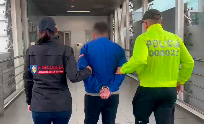 Capturado por los delitos de agresión sexual de menor en segundo grado y poner en peligro el bienestar de un menor