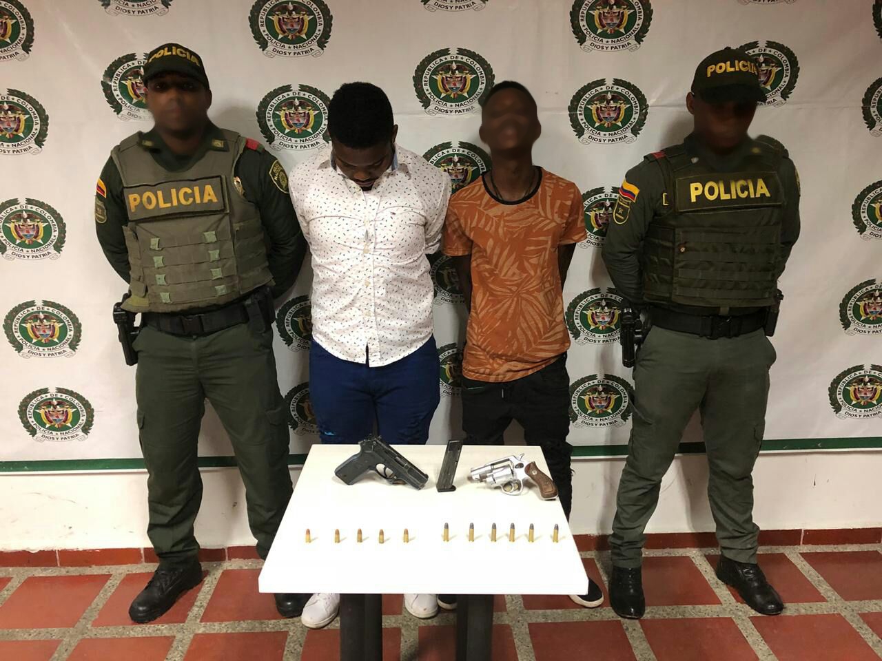 La-rápida-reacción-del-cuadrante-permitió-la-captura-dos-personas-por-porte-ilegal-de arma-de-fuego-en-Quibdó. 