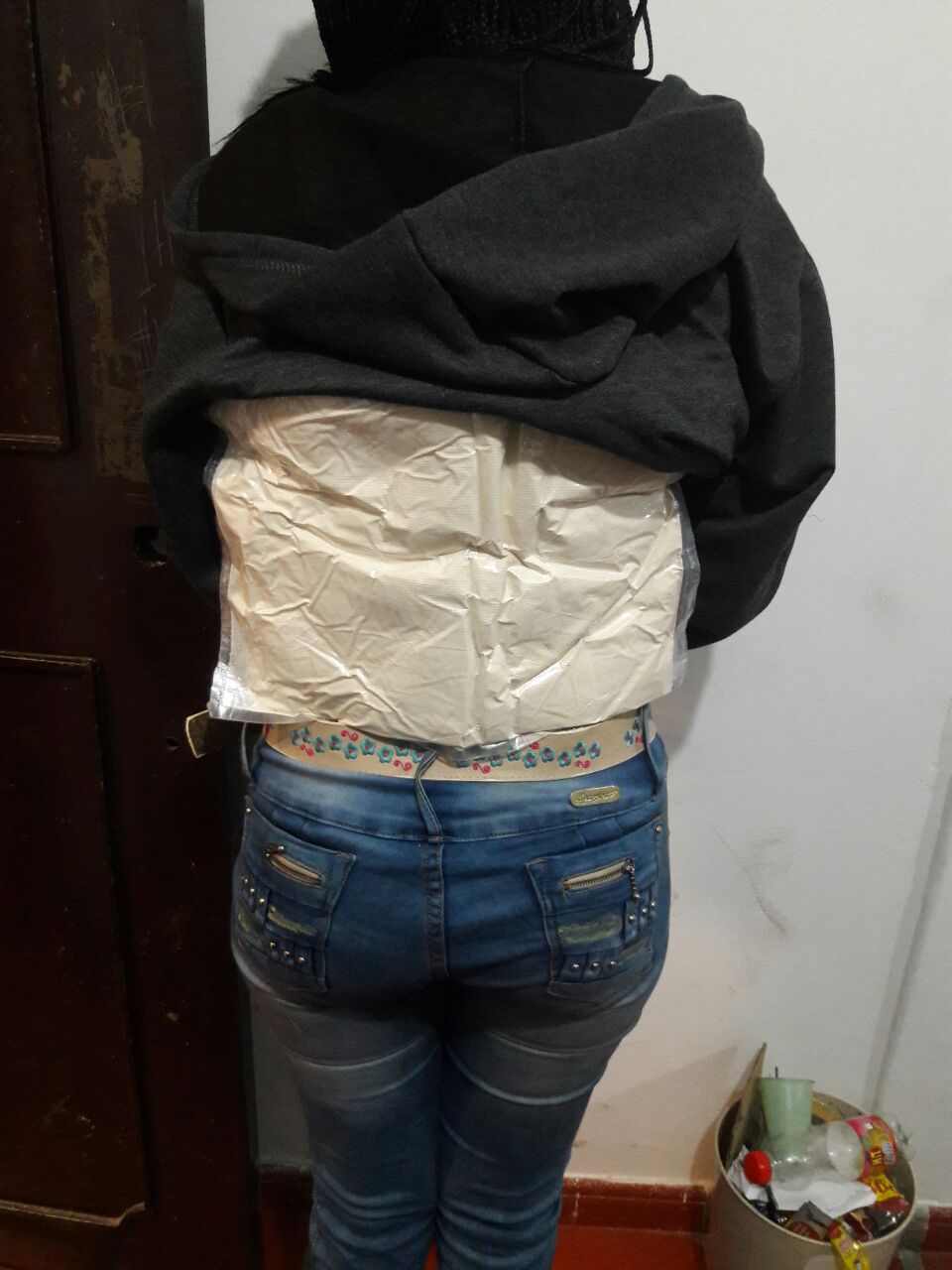 Capturada mujer con 540 gramos de heroína en su espalda 