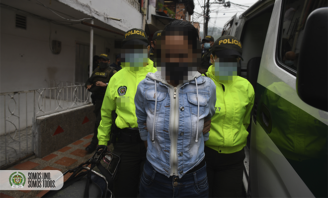 capturada mujer con circular roja de interpol