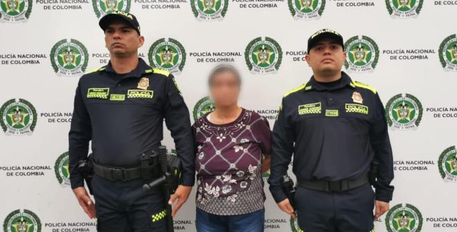 Esta mujer fue detenida en la terminal de transportes de Ibagué.