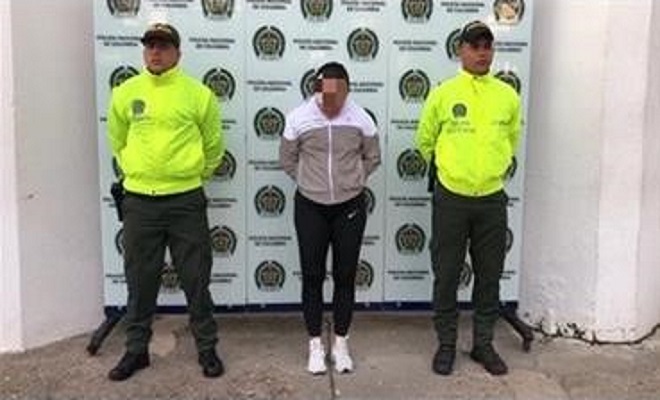 Capturada por el delito de hurto y porte de armas de fuego