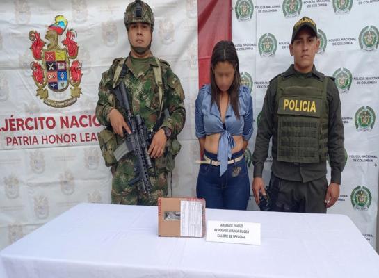 Capturada en San Vicente del Caguán con arma de fuego ilegal tipo revolver