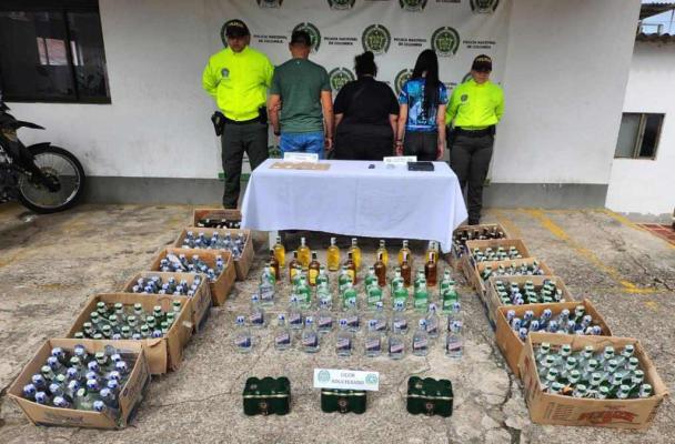 Capturadas 3 personas que escondían estupefacientes y licor adulterado en una casa de lenocinio ilegal