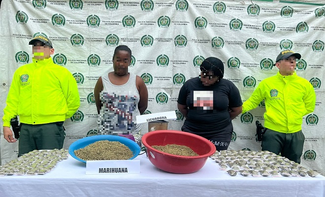 Capturadas cuando licuaban marihuana