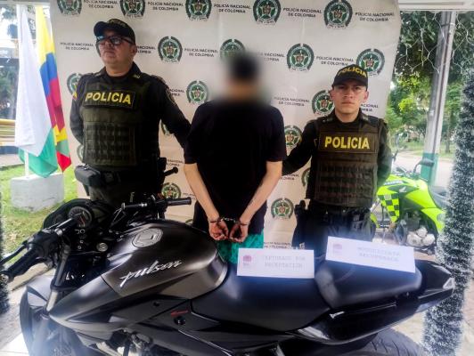 se movilizaba en una motocicleta hurtada