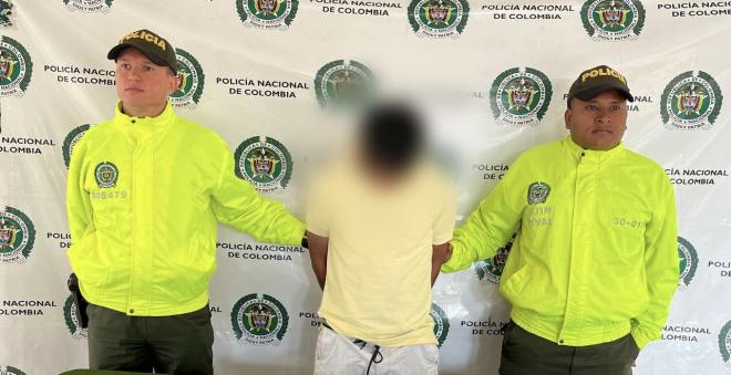 En cámaras de seguridad quedó registrado, como un hombre que pretendía alterar el elemento material probatorio