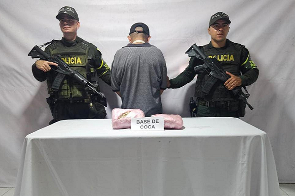 La Policía de Tránsito captura a un pasajero de bus con 4 kilos de base de coca