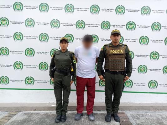 Dos personas fueron capturadas en la terminal de transportes por orden judicial.