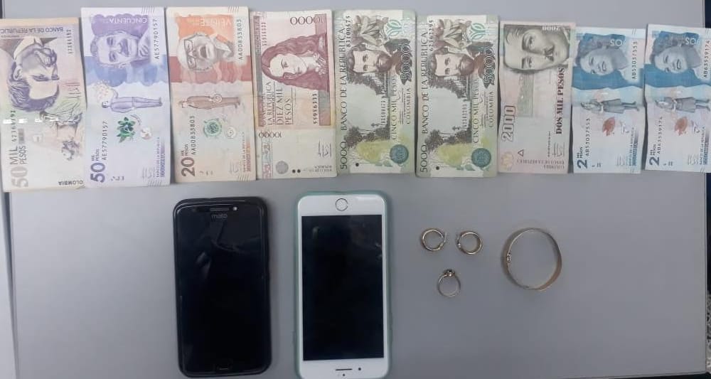 Capturado-un-hombre-momentos-después-de-hurtar-dinero-en-efectivo-y-elementos-de-alto-valor