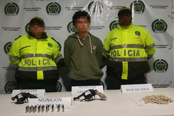 Con dos armas de fuego, munición y estupefacientes fue capturada una persona en Santuario 