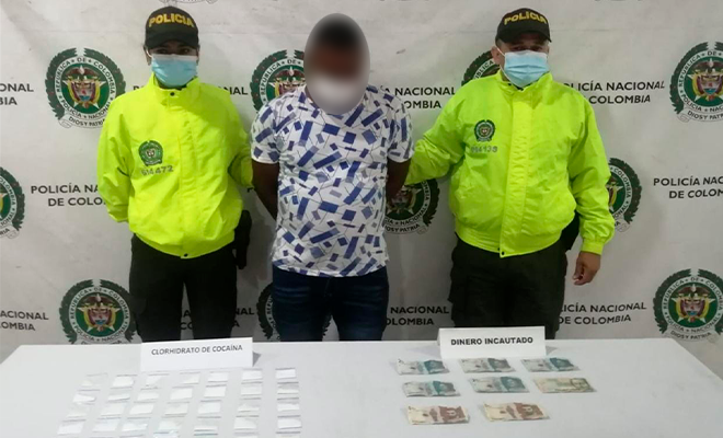 1 persona capturada-policías custodiando-alucinógeno incautado-dinero en efectivo incautado
