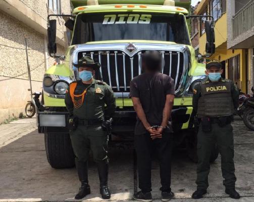 Capturado_en_flagrancia_un_hombre_que_conducía_un_vehículo_hurtado_2
