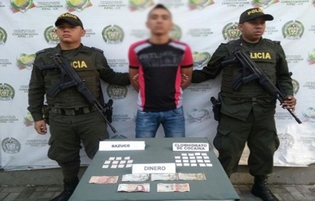 En los procedimientos policiales se logró la captura de dos personas y la incautación de 2.075  dosis base de coca, marihuana y bazuco
