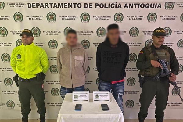 dos hombres capturados sindicados de ataques a la fuerza pública
