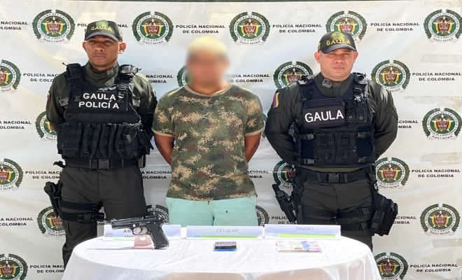 Dos policías, un capturado y elementos incautados