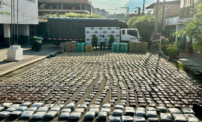 El estupefaciente avaluado en $1.000.000.000, iba camuflado en doble fondo de un vehículo tipo camión.