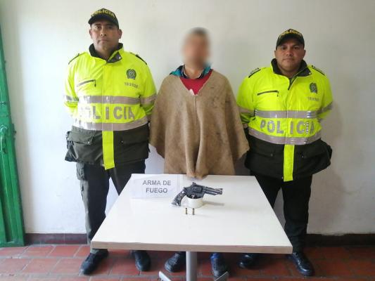 Capturados por el delito de porte ilegal arma de fuego - berlin