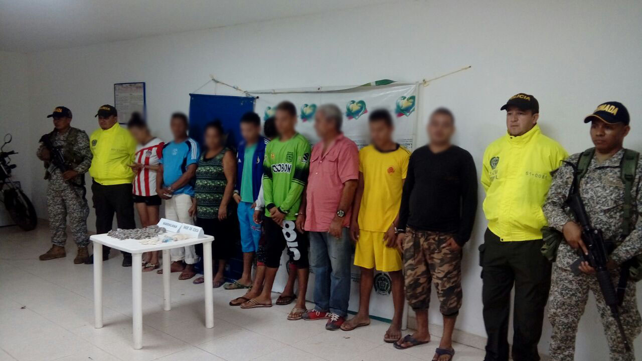 09 miembros de una familia sindicados de ser expendedores de alucinógenos fueron capturados por la policía nacional 