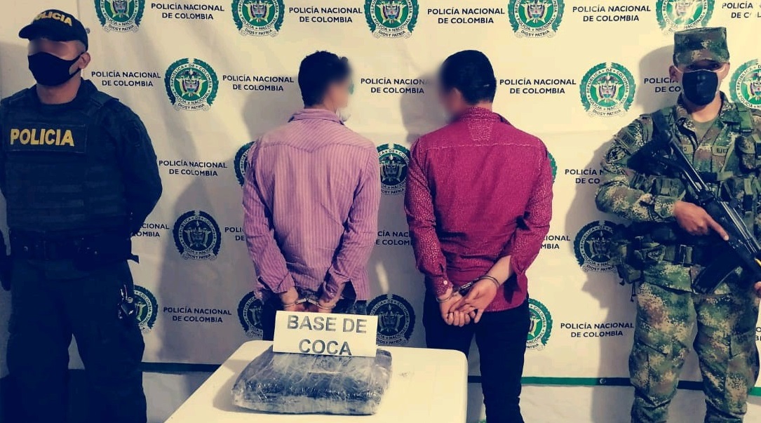 Transportaban seis mil veintidos gramos de base de coca 