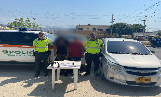 Dos capturados en un vehículo hurtado con arma de fuego con silenciador