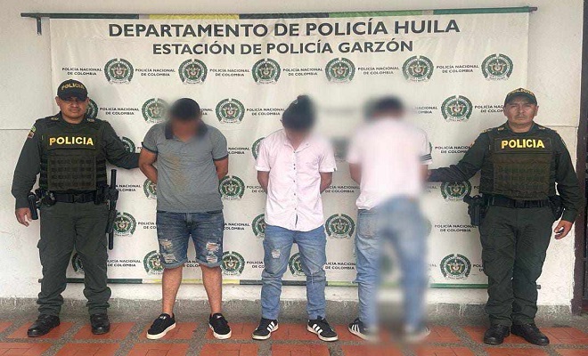 Sujetos violentos y en aparente estado de embriaguez habrían arremetido contra la patrulla del cuadrante