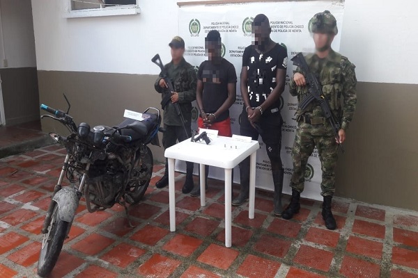 Capturamos a 02 hombres por porte ilegal de arma de fuego.