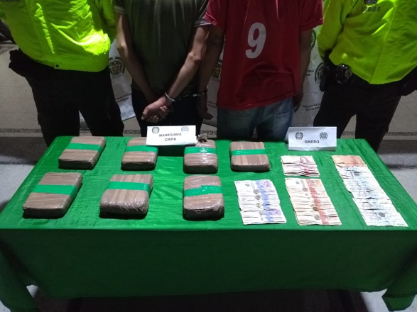 Capturamos a “Carlos “ y a “jhony” con 32 kilos de marihuana en Villamaría